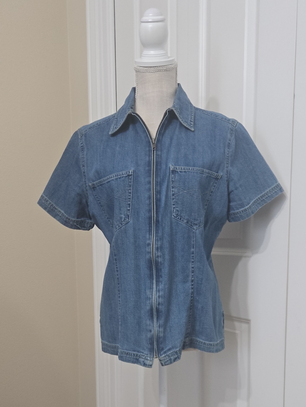 BILL BLASS Blue Short-Sleeve Zip-Front Denim Shirt SZ M